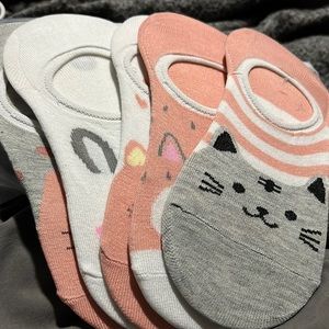CUTE! 5 pairs of no-show socks NWT